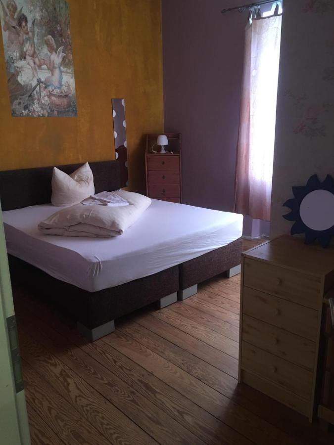Zimmer Im Dachgeschoss Kaiserslautern Exteriör bild