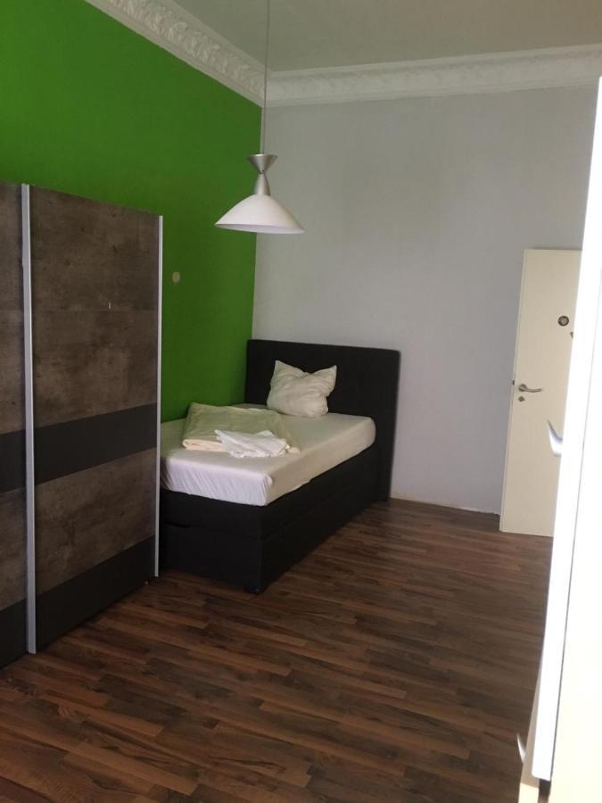 Zimmer Im Dachgeschoss Kaiserslautern Exteriör bild