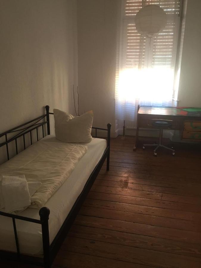 Zimmer Im Dachgeschoss Kaiserslautern Exteriör bild