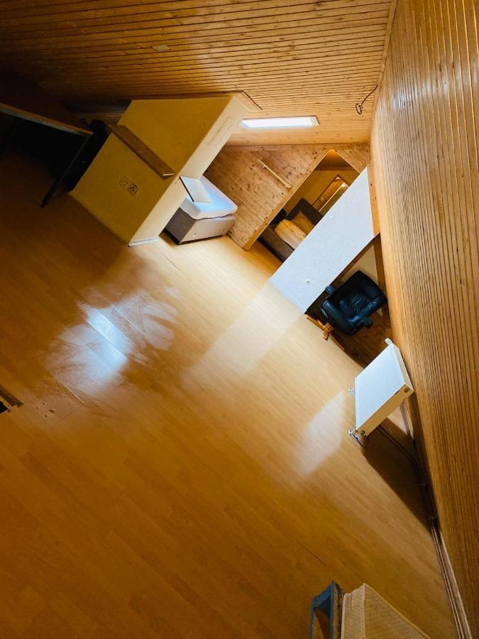 Zimmer Im Dachgeschoss Kaiserslautern Exteriör bild