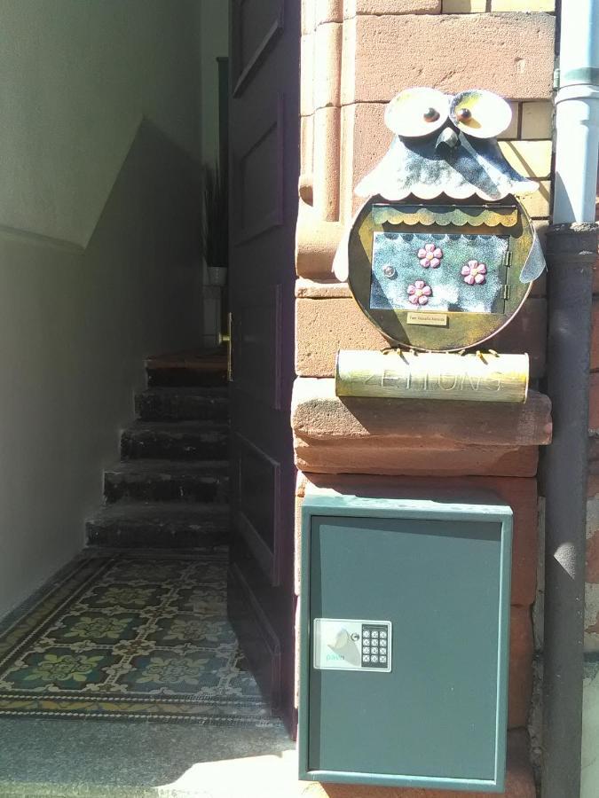 Zimmer Im Dachgeschoss Kaiserslautern Exteriör bild